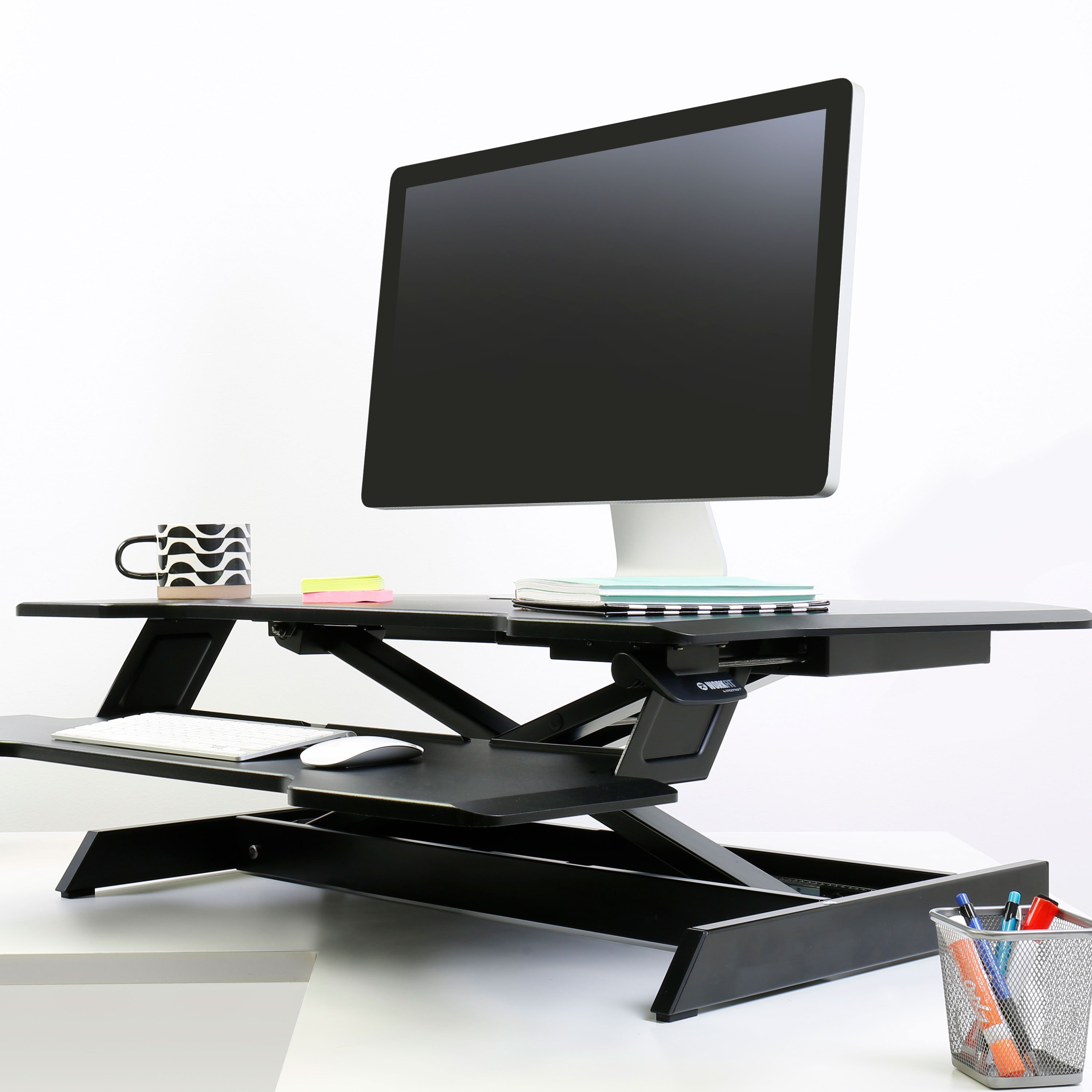 Estación de trabajo de escritorio de pie y sentado para esquinas WorkFit, Convertidor de escritorio de pie